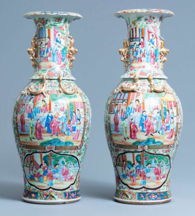 Paire de vases en porcelaine de Canton du 19ème siècle