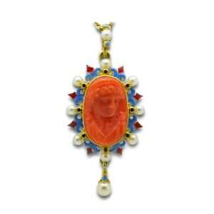 Pendentif Néo-renaissance avec un camée corail de Cérès, Italie vers 1880