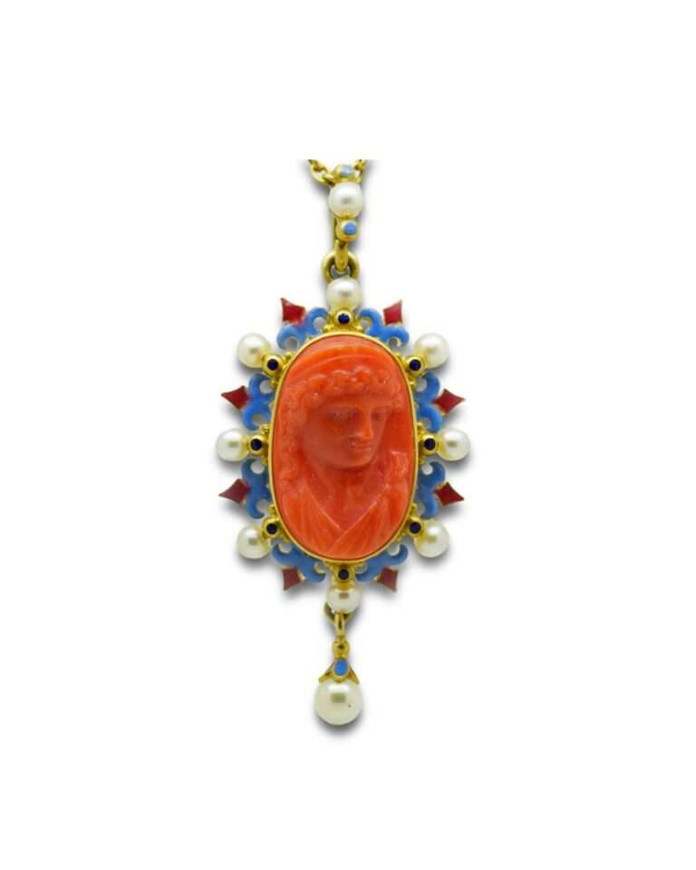 Pendentif Néo-renaissance avec un camée corail de Cérès, Italie vers 1880