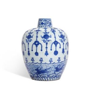 Vase "hippocampe" en porcelaine bleu et blanc – Dynastie Ming, époque Jiajing