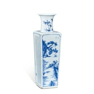 Grand vase carré en porcelaine bleu et blanc « Ode à la Falaise Rouge » – Dynastie Qing, époque Kangxi