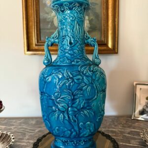 Grand vase bleu turquoise à décor en relief