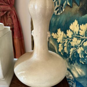 Vase en porcelaine blanche craquelée