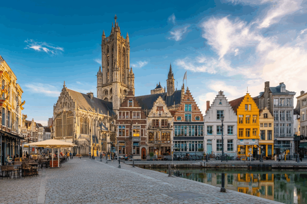 Découvrez Baert Antiquités, la référence en matière d’expertise d’antiquités à Malines.