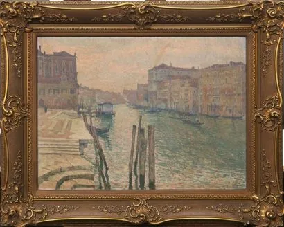 Huile sur toile signée en bas à gauche, contresignée et titrée au dos. Vue atmosphérique du Grand Canal vénitien dans une lumière matinale diffuse. Dimensions : 60 x 80 cm